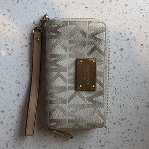 Michael kors wristlet